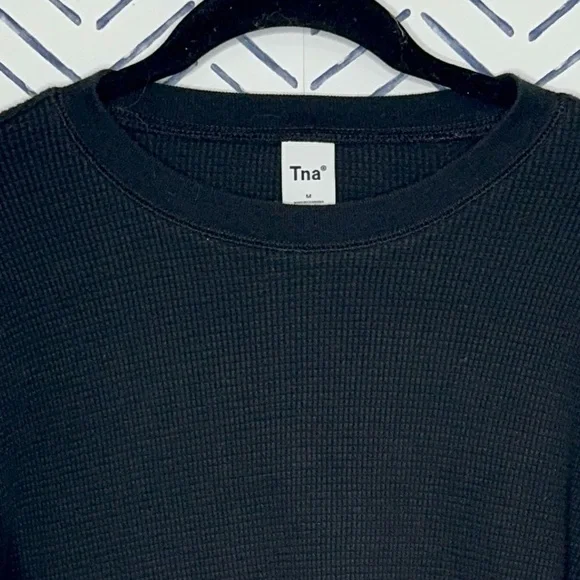 Aritzia TNA Waffle Knit Crop Shirt Black Size Medium - Picture 2 of 5